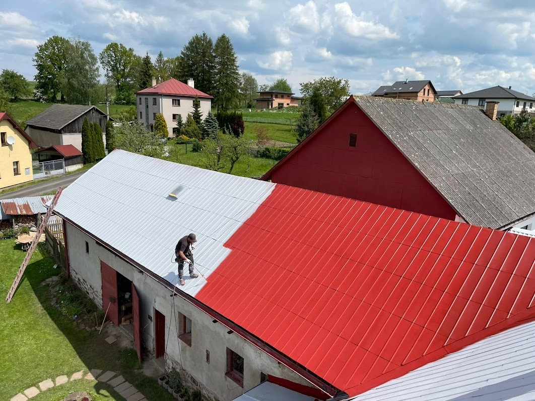 Renovační nátěr plechové střechy