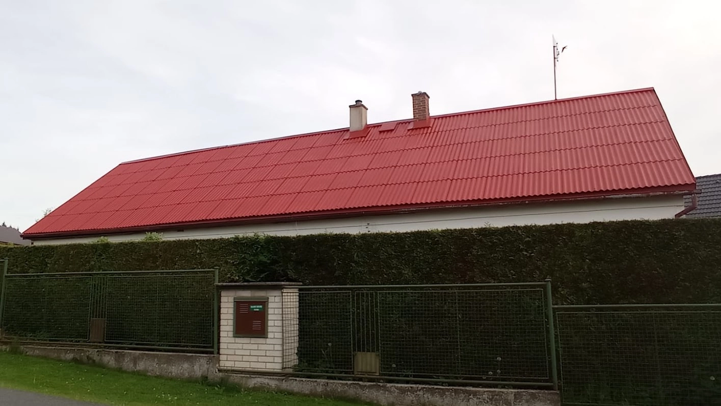 Renovační nátěr vlnité eternitové střechy