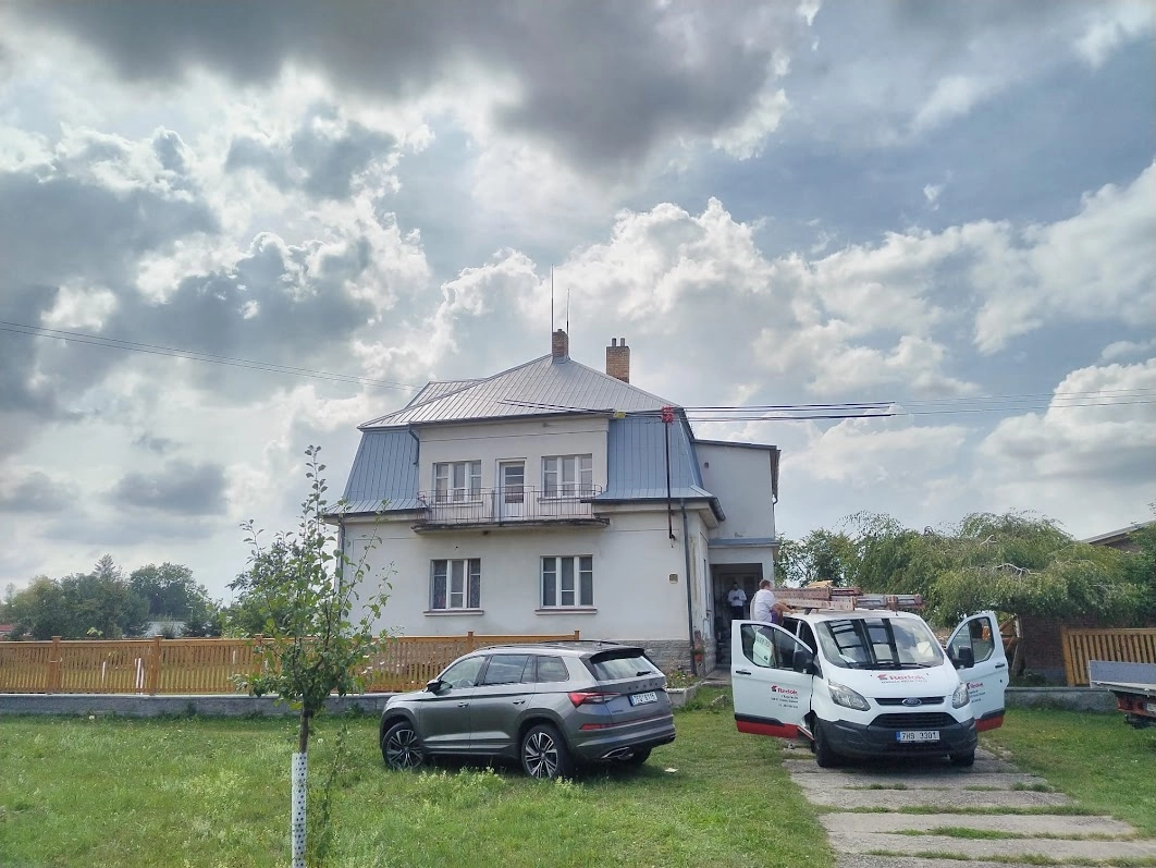 Renovační nátěr alukrytové střechy