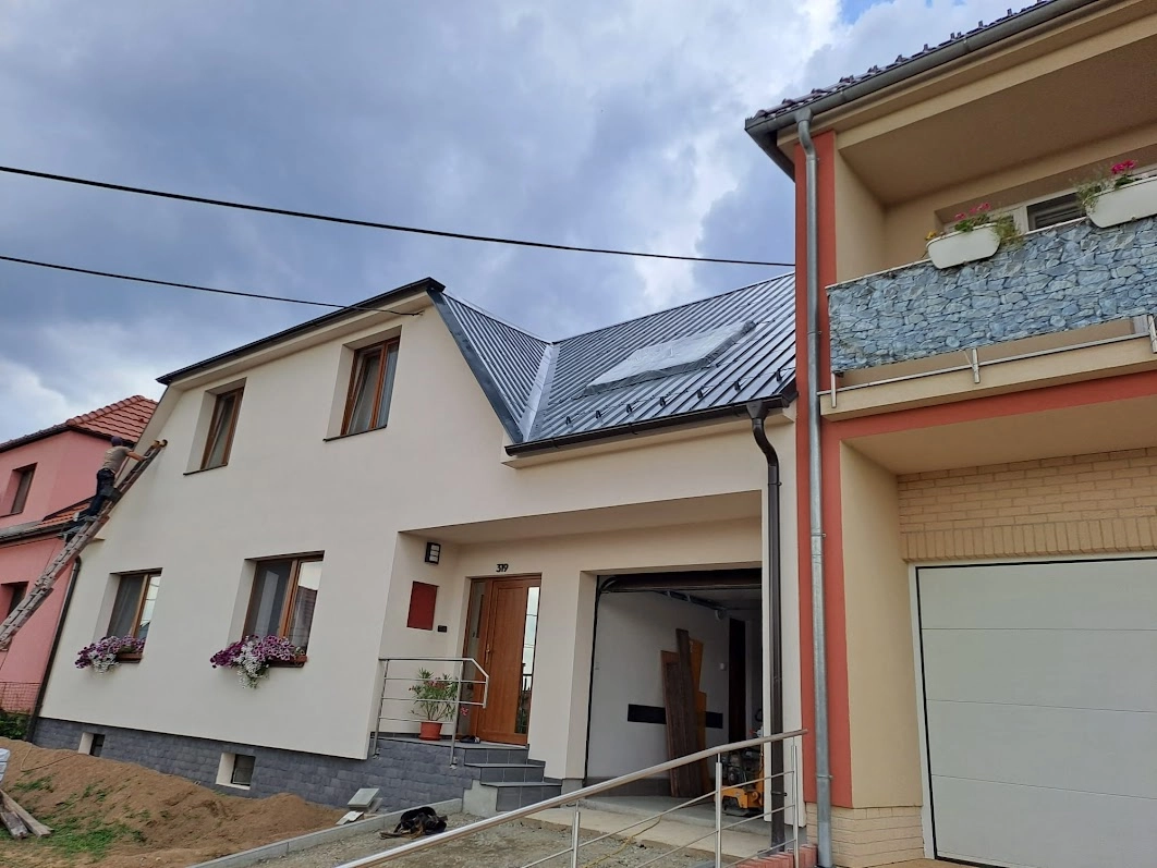 Renovační nátěr alukrytové střechy